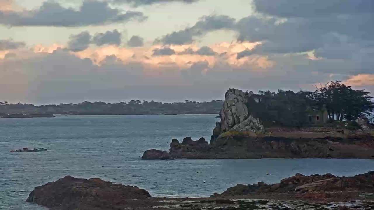 Ploubazlanec, Loguivy Village & Coast Live Cam - Guingamp, Côtes-d'Armor, 	Bretagne, France