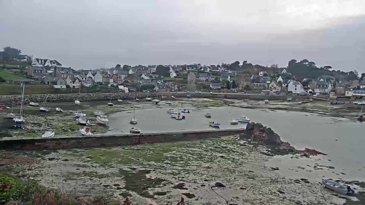 Ploubazlanec, Loguivy Village & Coast Live Cam - Guingamp, Côtes-d'Armor, 	Bretagne, France