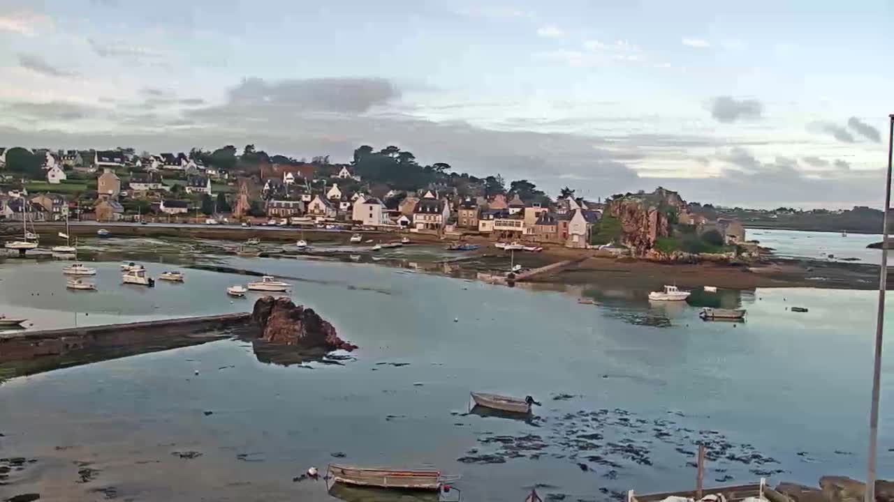 Ploubazlanec, Loguivy Village & Coast Live Cam - Guingamp, Côtes-d'Armor, 	Bretagne, France