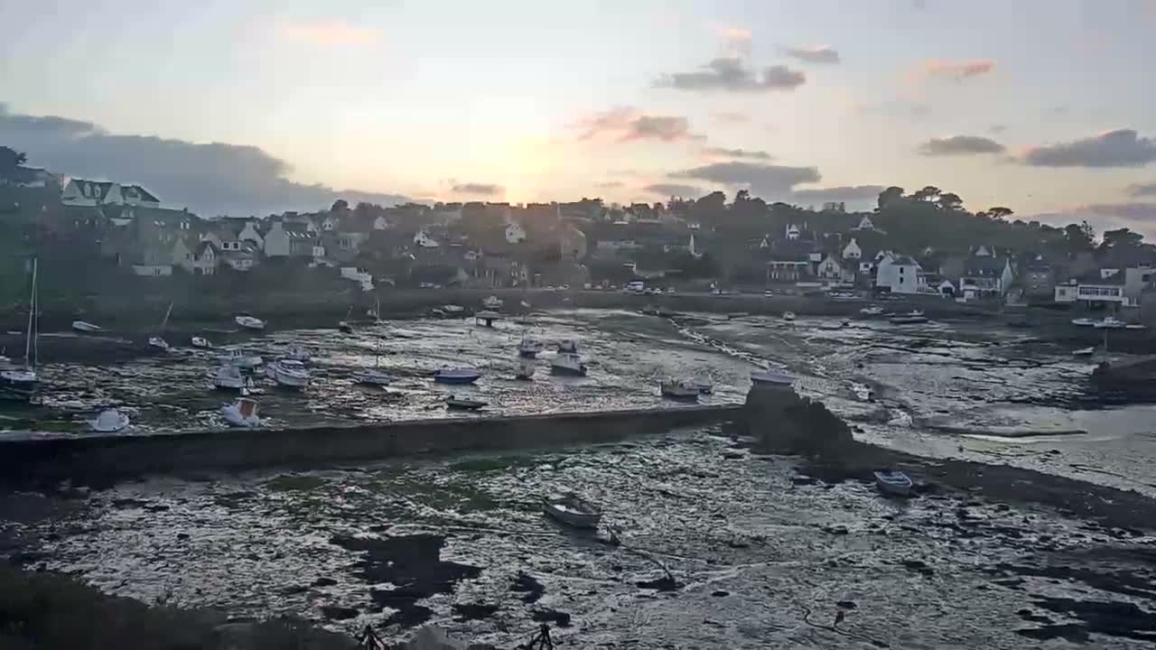 Ploubazlanec, Loguivy Village & Coast Live Cam - Guingamp, Côtes-d'Armor, 	Bretagne, France