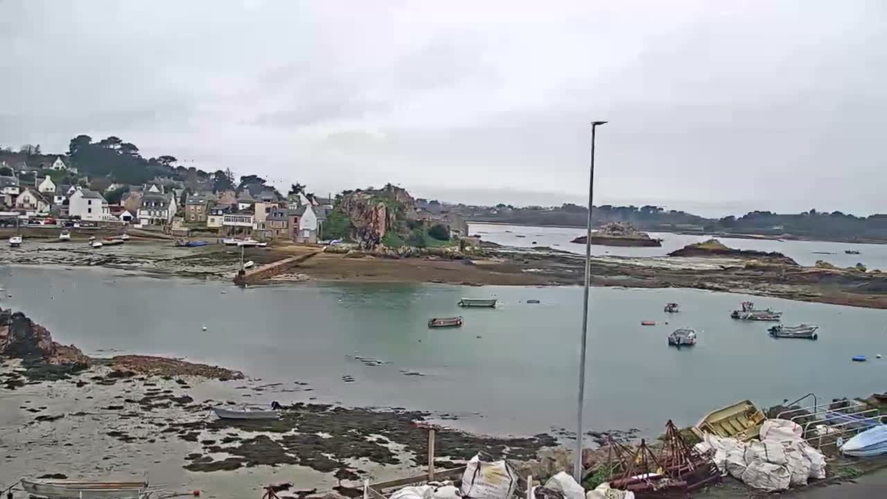Ploubazlanec, Loguivy Village & Coast Live Cam - Guingamp, Côtes-d'Armor, 	Bretagne, France