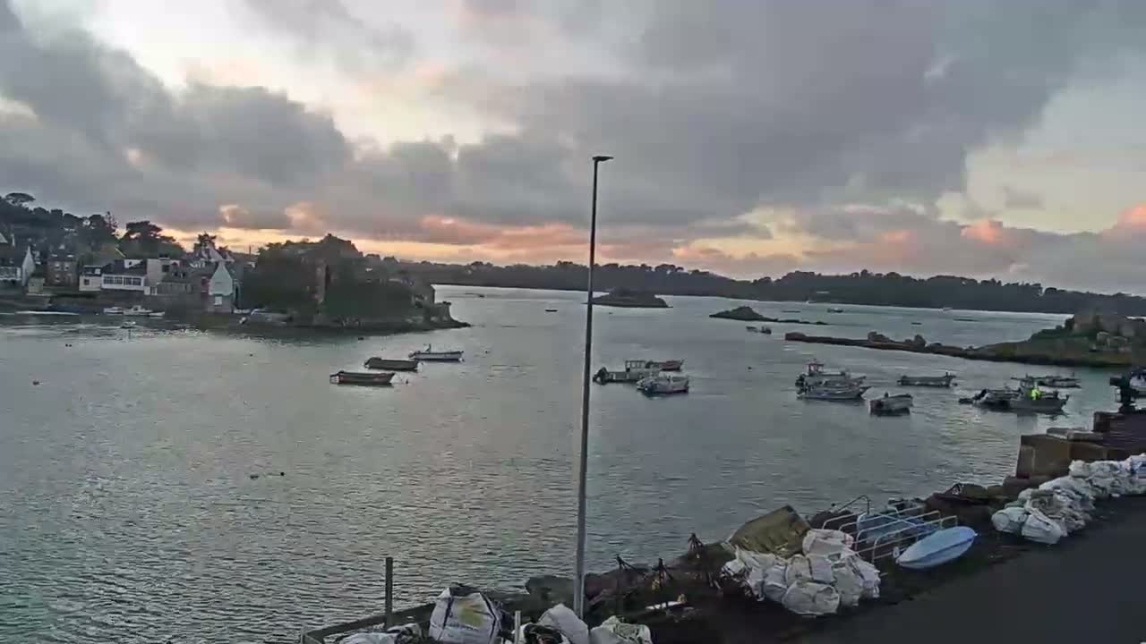 Ploubazlanec, Loguivy Village & Coast Live Cam - Guingamp, Côtes-d'Armor, 	Bretagne, France