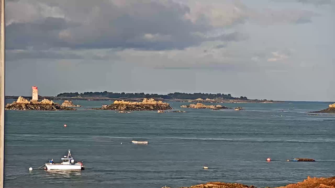Ploubazlanec, Loguivy Village & Coast Live Cam - Guingamp, Côtes-d'Armor, 	Bretagne, France