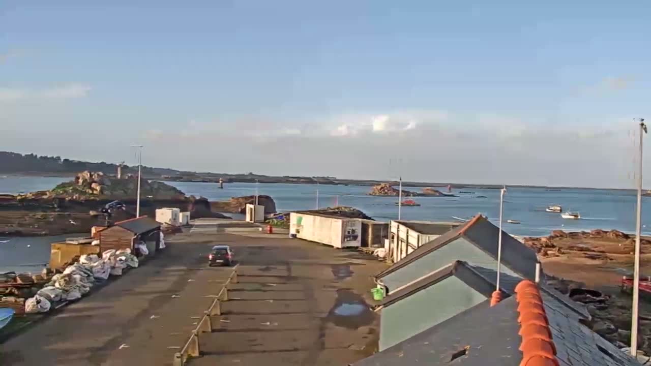 Ploubazlanec, Loguivy Village & Coast Live Cam - Guingamp, Côtes-d'Armor, 	Bretagne, France