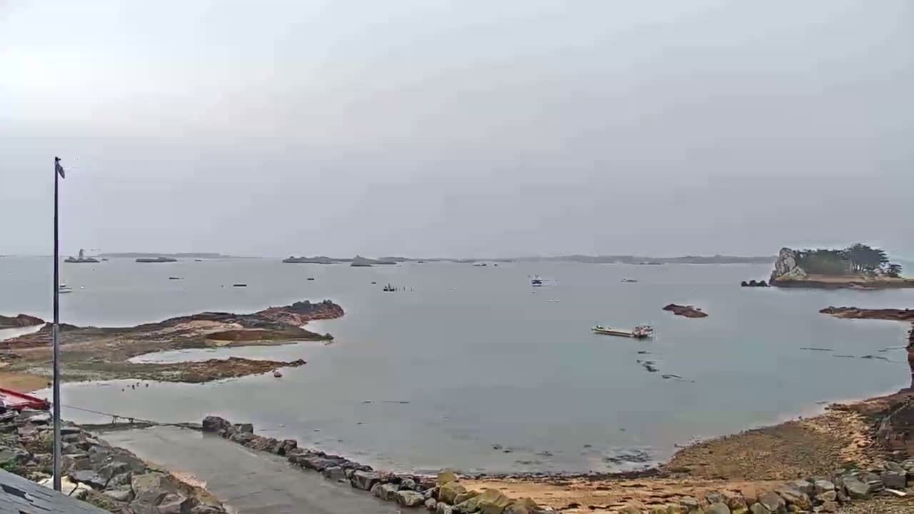Ploubazlanec, Loguivy Village & Coast Live Cam - Guingamp, Côtes-d'Armor, 	Bretagne, France