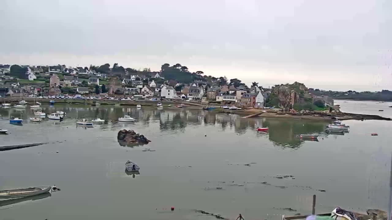 Ploubazlanec, Loguivy Village & Coast Live Cam - Guingamp, Côtes-d'Armor, 	Bretagne, France