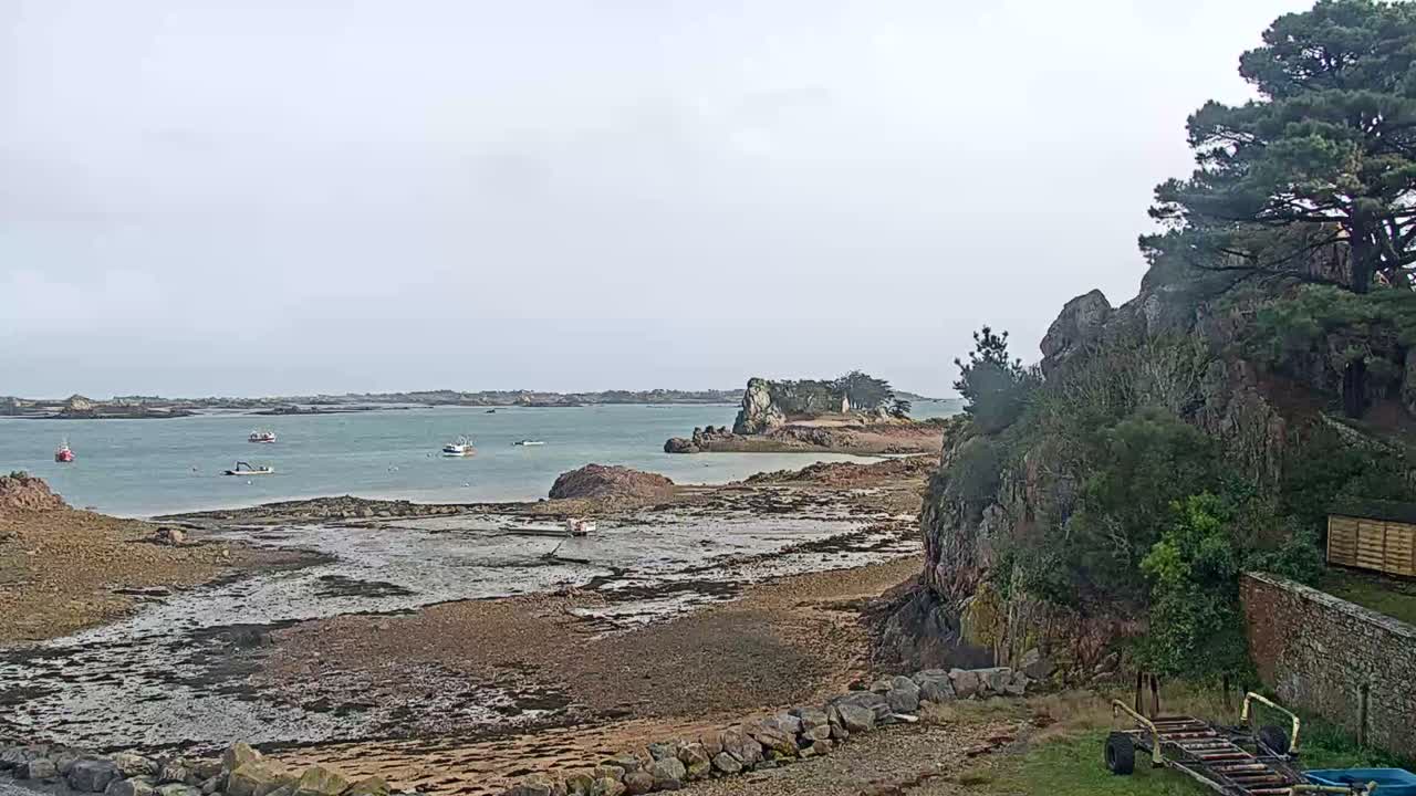 Ploubazlanec, Loguivy Village & Coast Live Cam - Guingamp, Côtes-d'Armor, 	Bretagne, France
