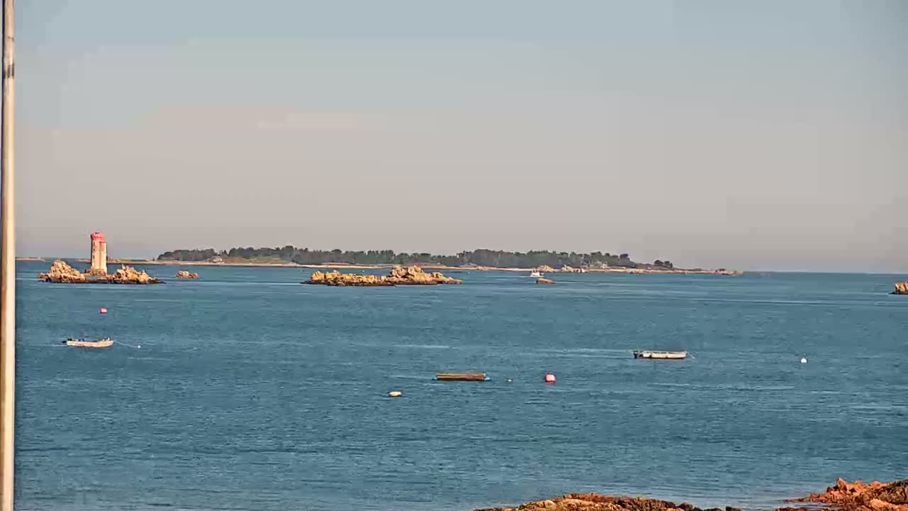 Ploubazlanec, Loguivy Village & Coast Live Cam - Guingamp, Côtes-d'Armor, 	Bretagne, France