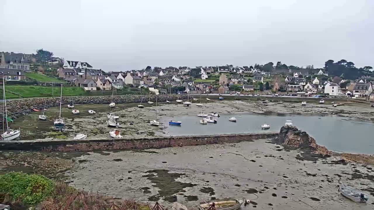 Ploubazlanec, Loguivy Village & Coast Live Cam - Guingamp, Côtes-d'Armor, 	Bretagne, France