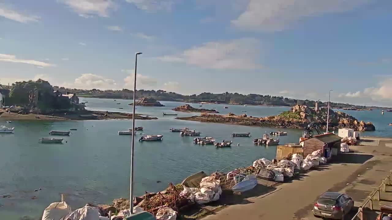 Ploubazlanec, Loguivy Village & Coast Live Cam - Guingamp, Côtes-d'Armor, 	Bretagne, France