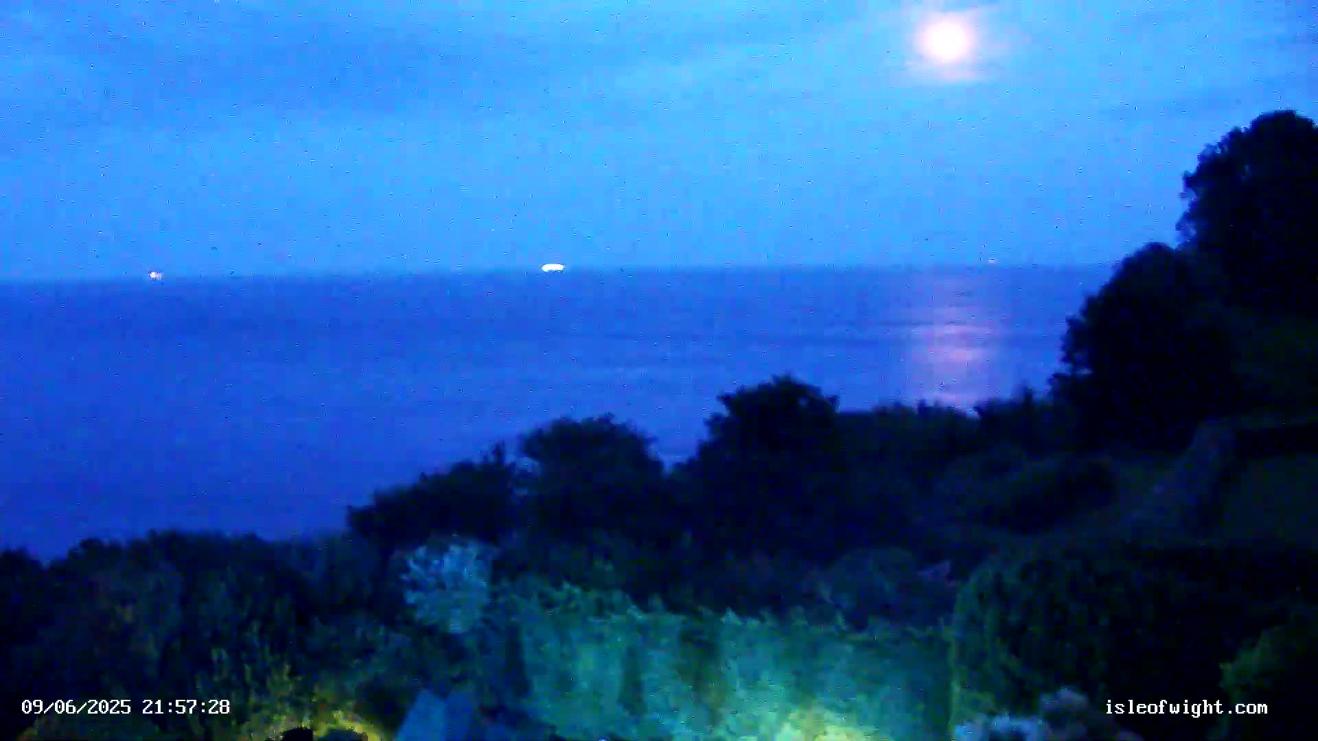 Isle of Wight Luccombe Coast Live Cam - Isle of Wight, South East, England, United Kingdom