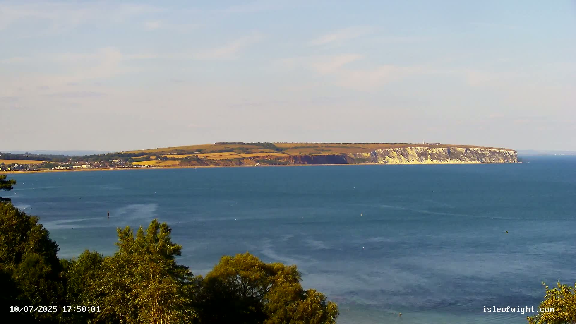 Isle of Wight Luccombe Coast Live Cam - Isle of Wight, South East, England, United Kingdom