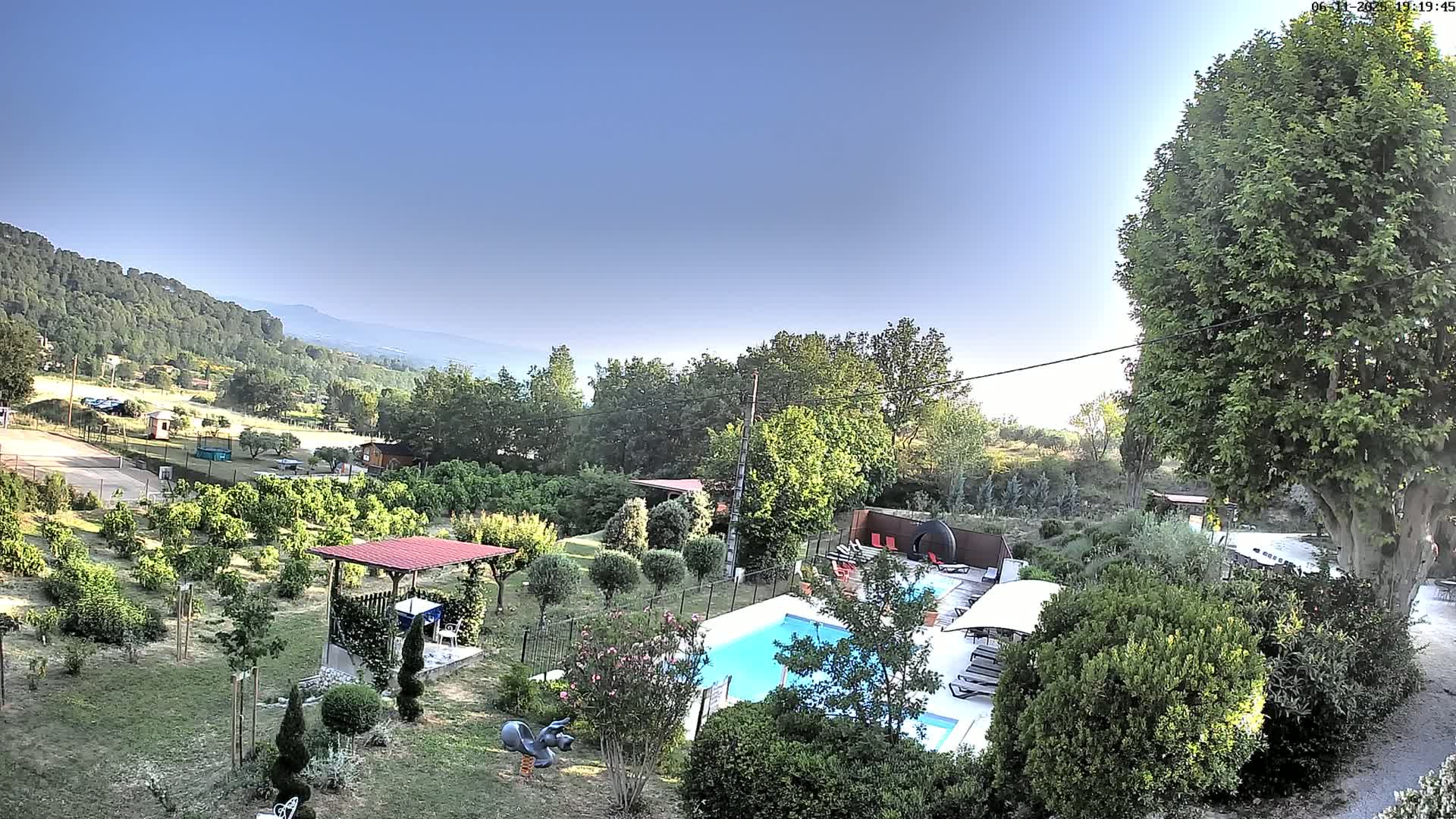 Villelaure, L'Oustaou du Luberon Village Live Cam - Apt, Vaucluse, Provence-Alpes-Côte d’Azur, France