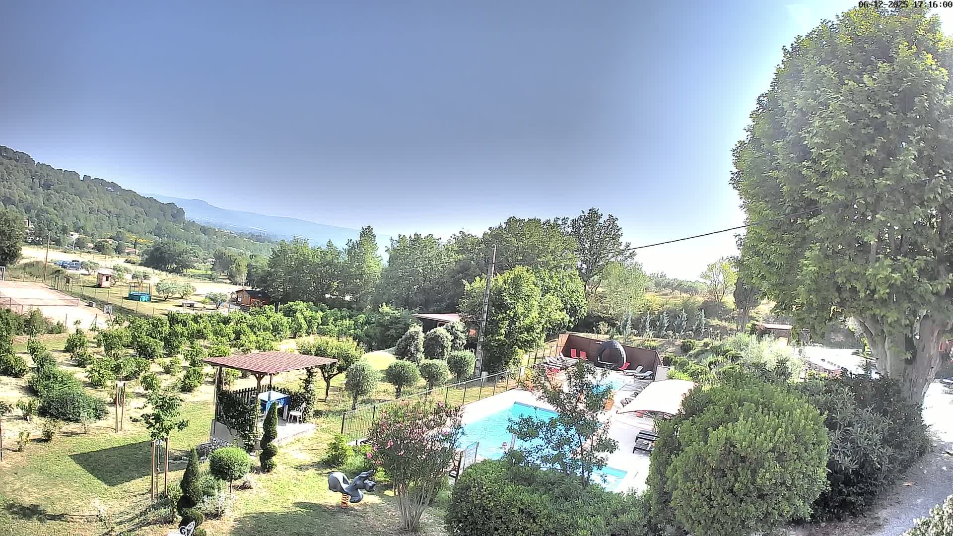 Villelaure, L'Oustaou du Luberon Village Live Cam - Apt, Vaucluse, Provence-Alpes-Côte d’Azur, France