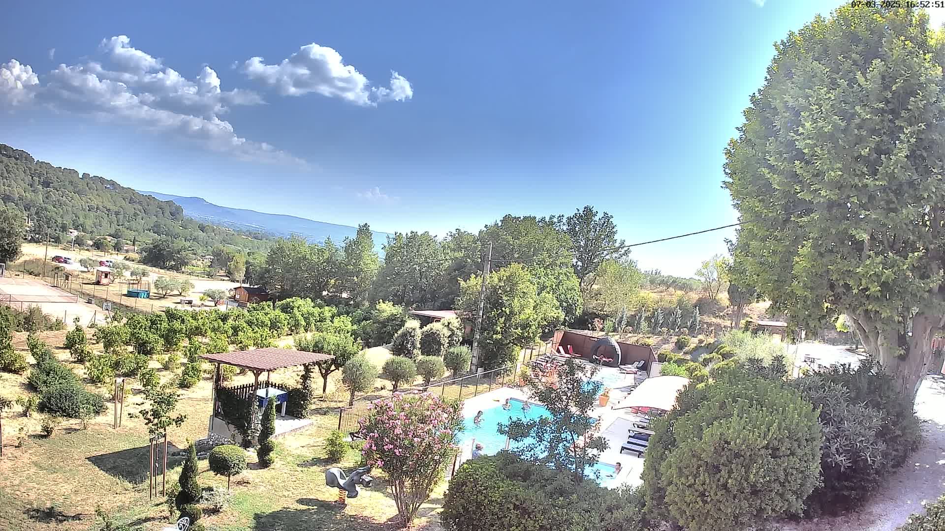 Villelaure, L'Oustaou du Luberon Village Live Cam - Apt, Vaucluse, Provence-Alpes-Côte d’Azur, France