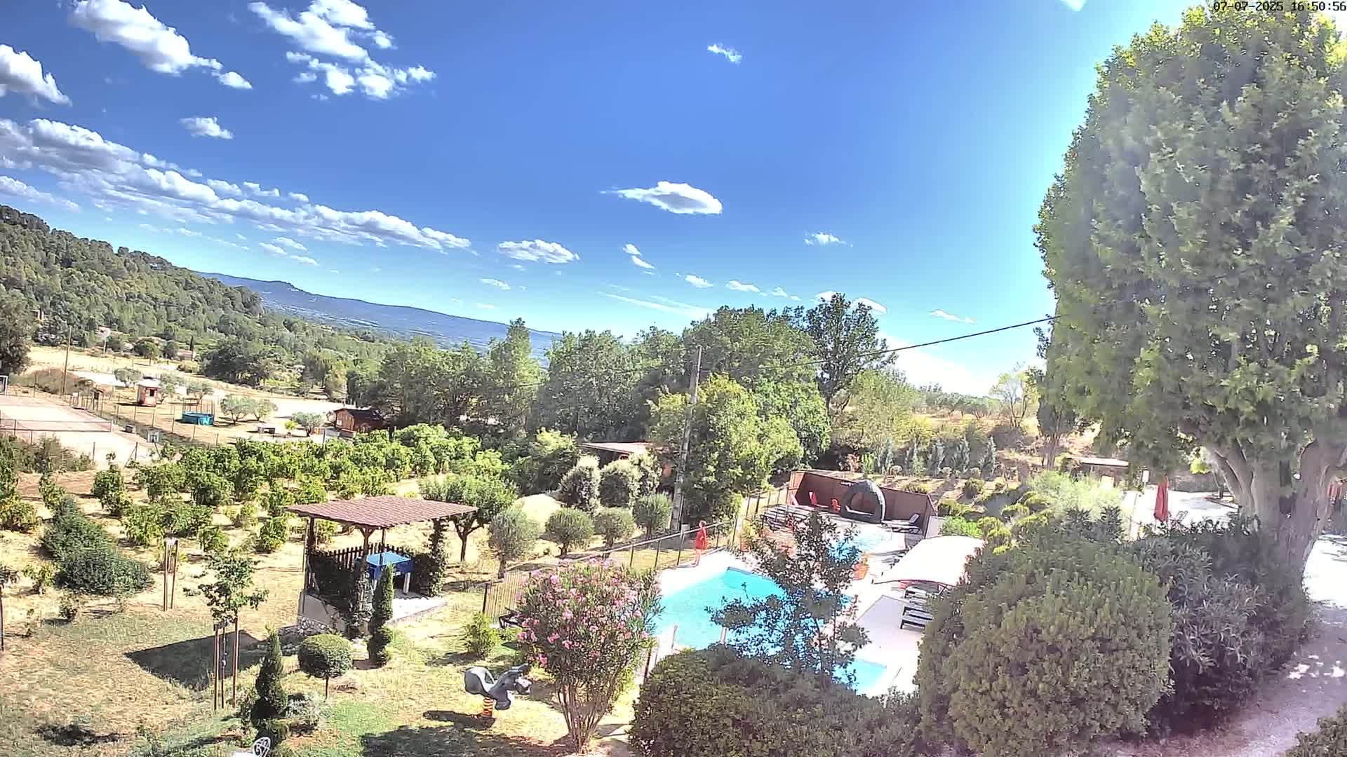 Villelaure, L'Oustaou du Luberon Village Live Cam - Apt, Vaucluse, Provence-Alpes-Côte d’Azur, France