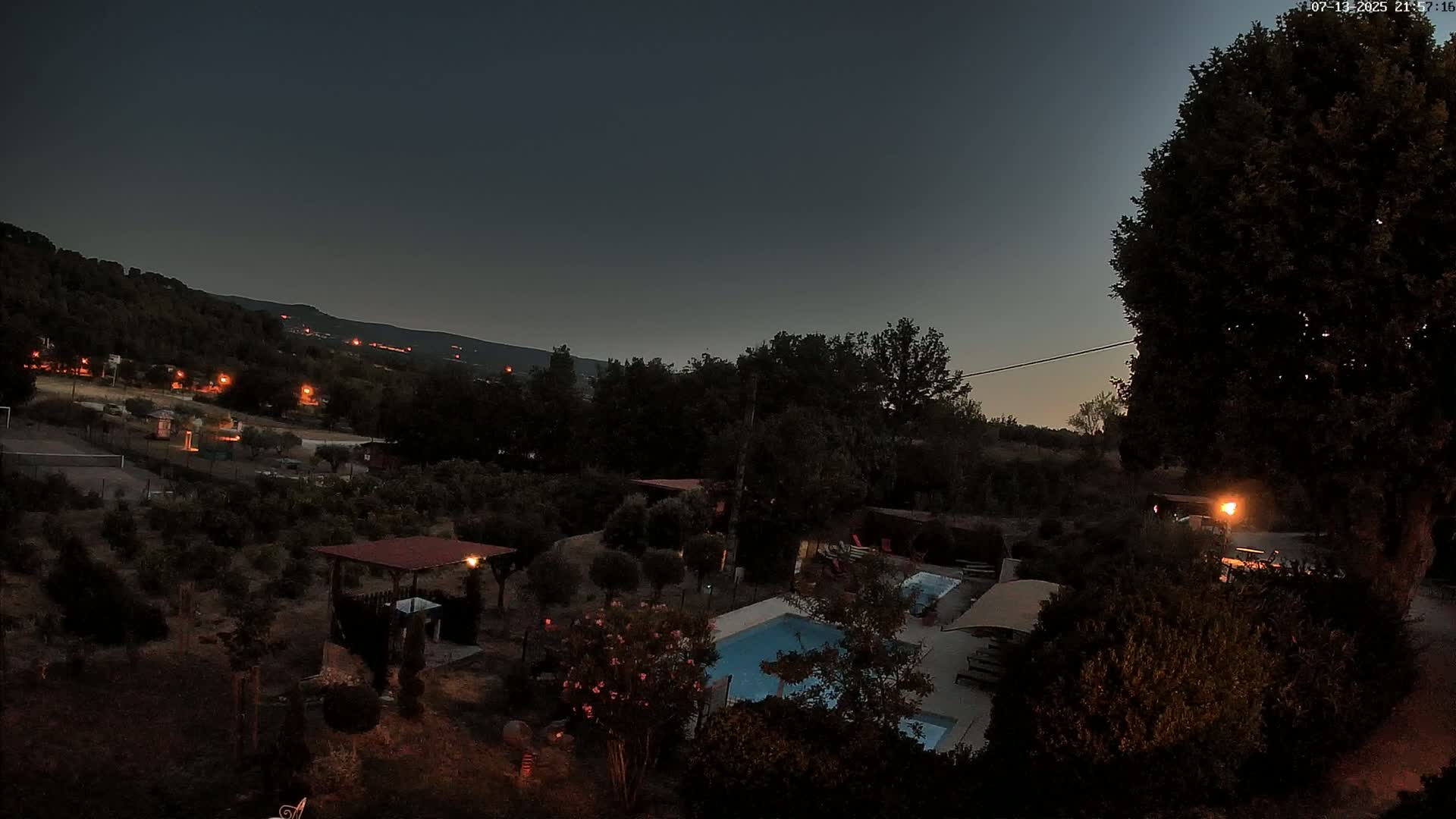 Villelaure, L'Oustaou du Luberon Village Live Cam - Apt, Vaucluse, Provence-Alpes-Côte d’Azur, France