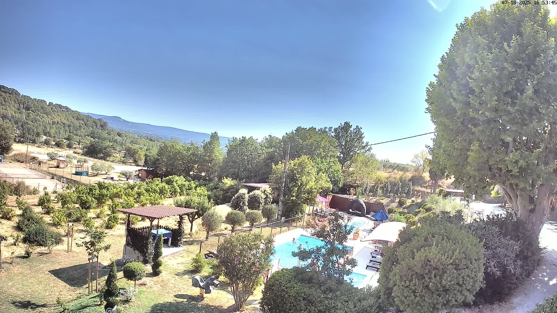 Villelaure, L'Oustaou du Luberon Village Live Cam - Apt, Vaucluse, Provence-Alpes-Côte d’Azur, France