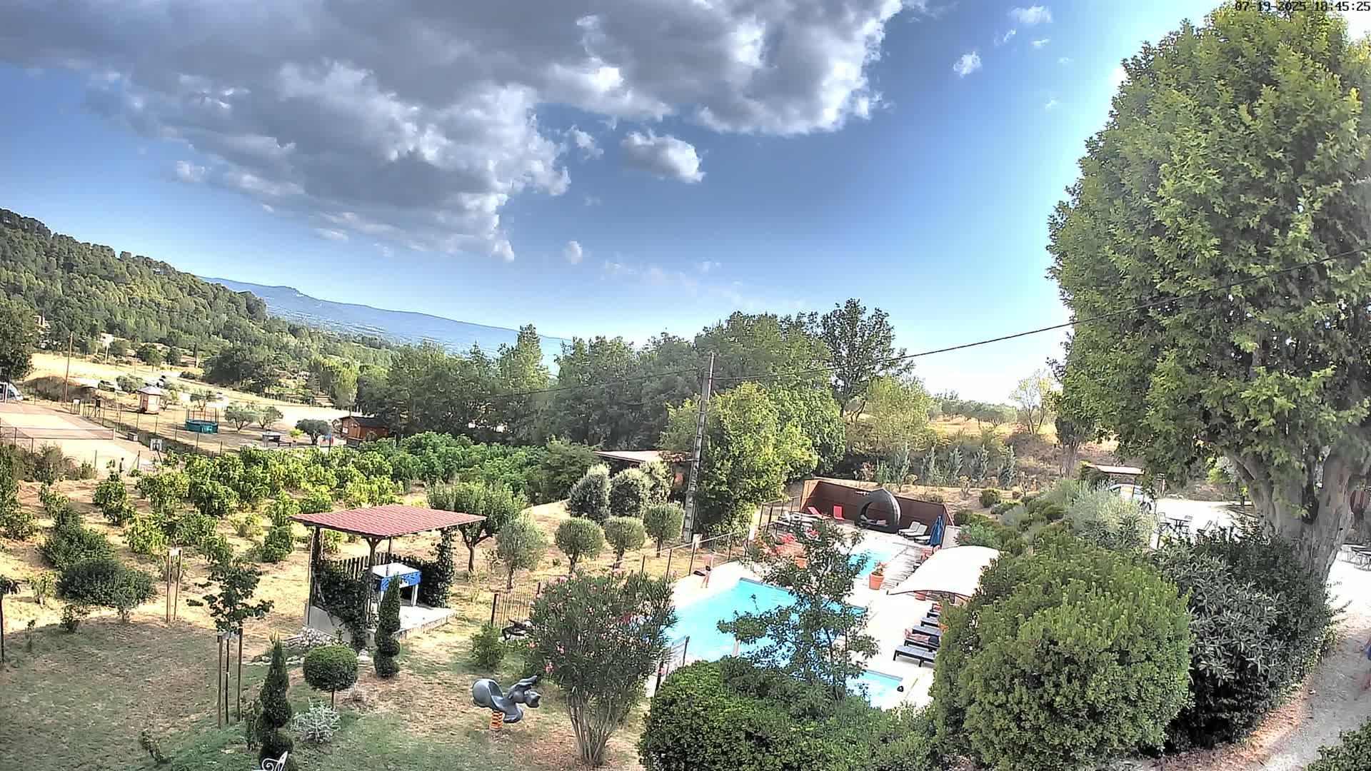 Villelaure, L'Oustaou du Luberon Village Live Cam - Apt, Vaucluse, Provence-Alpes-Côte d’Azur, France
