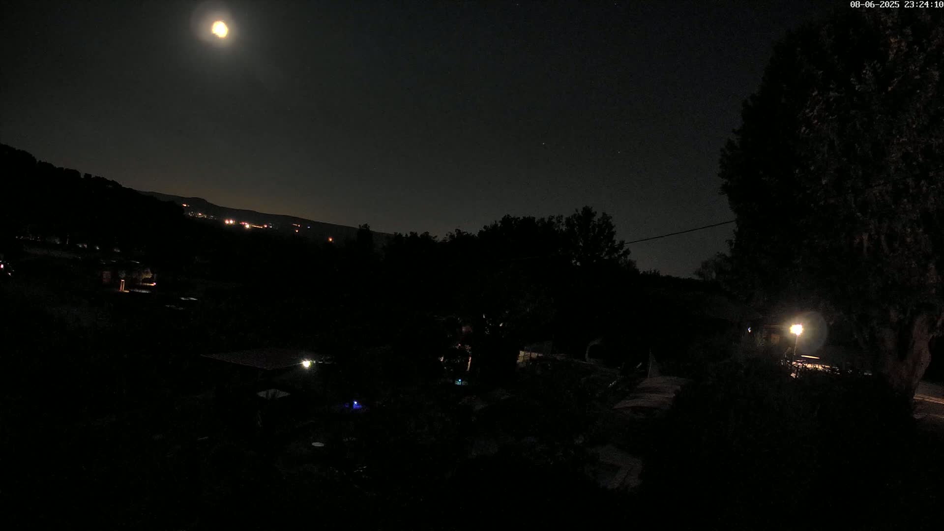 Villelaure, L'Oustaou du Luberon Village Live Cam - Apt, Vaucluse, Provence-Alpes-Côte d’Azur, France