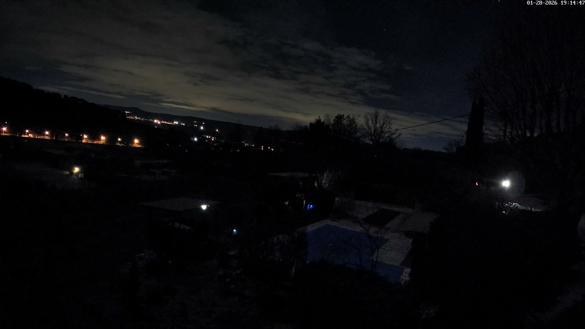 Villelaure, L'Oustaou du Luberon Village Live Cam - Apt, Vaucluse, Provence-Alpes-Côte d’Azur, France