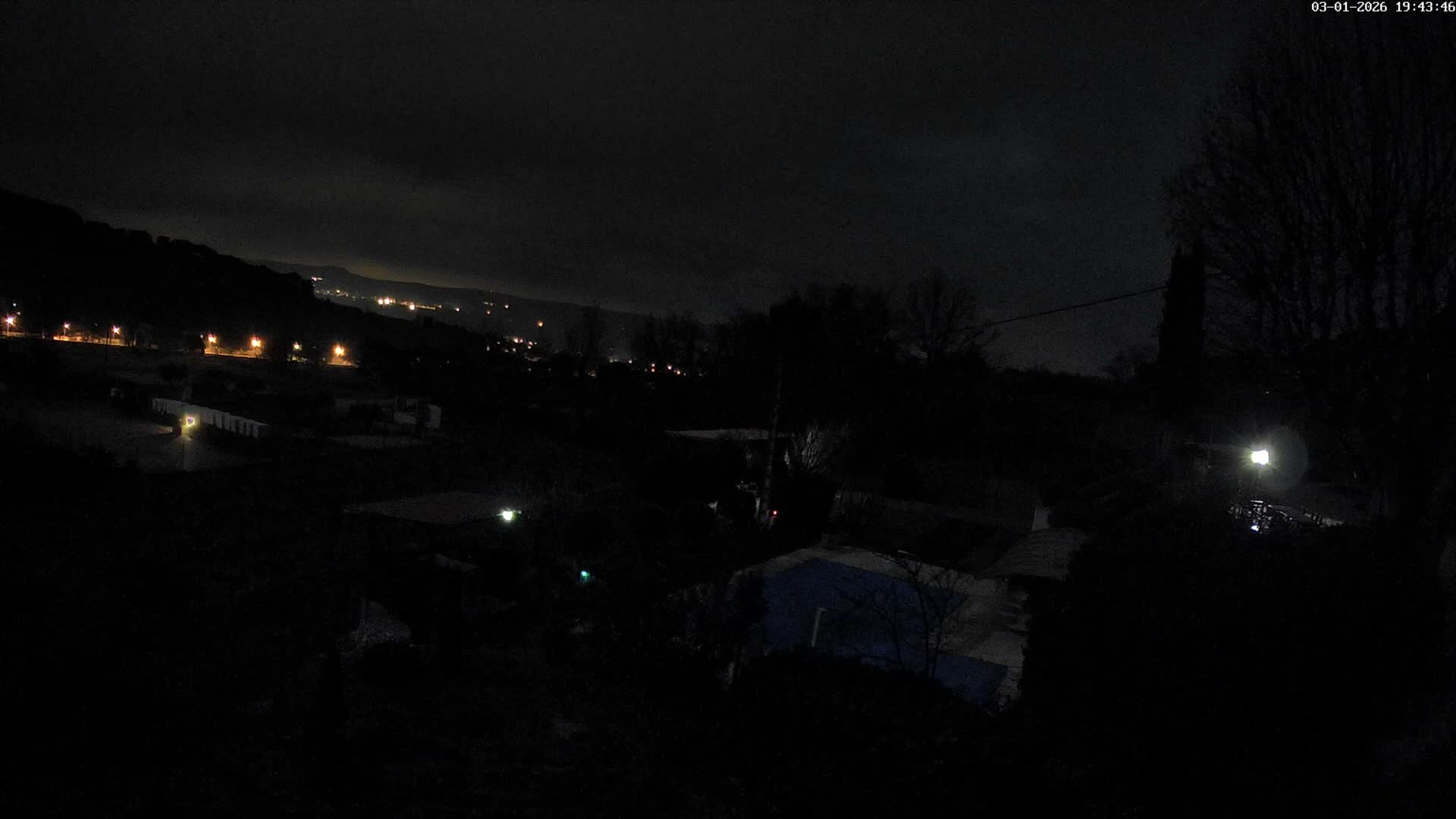 Villelaure, L'Oustaou du Luberon Village Live Cam - Apt, Vaucluse, Provence-Alpes-Côte d’Azur, France