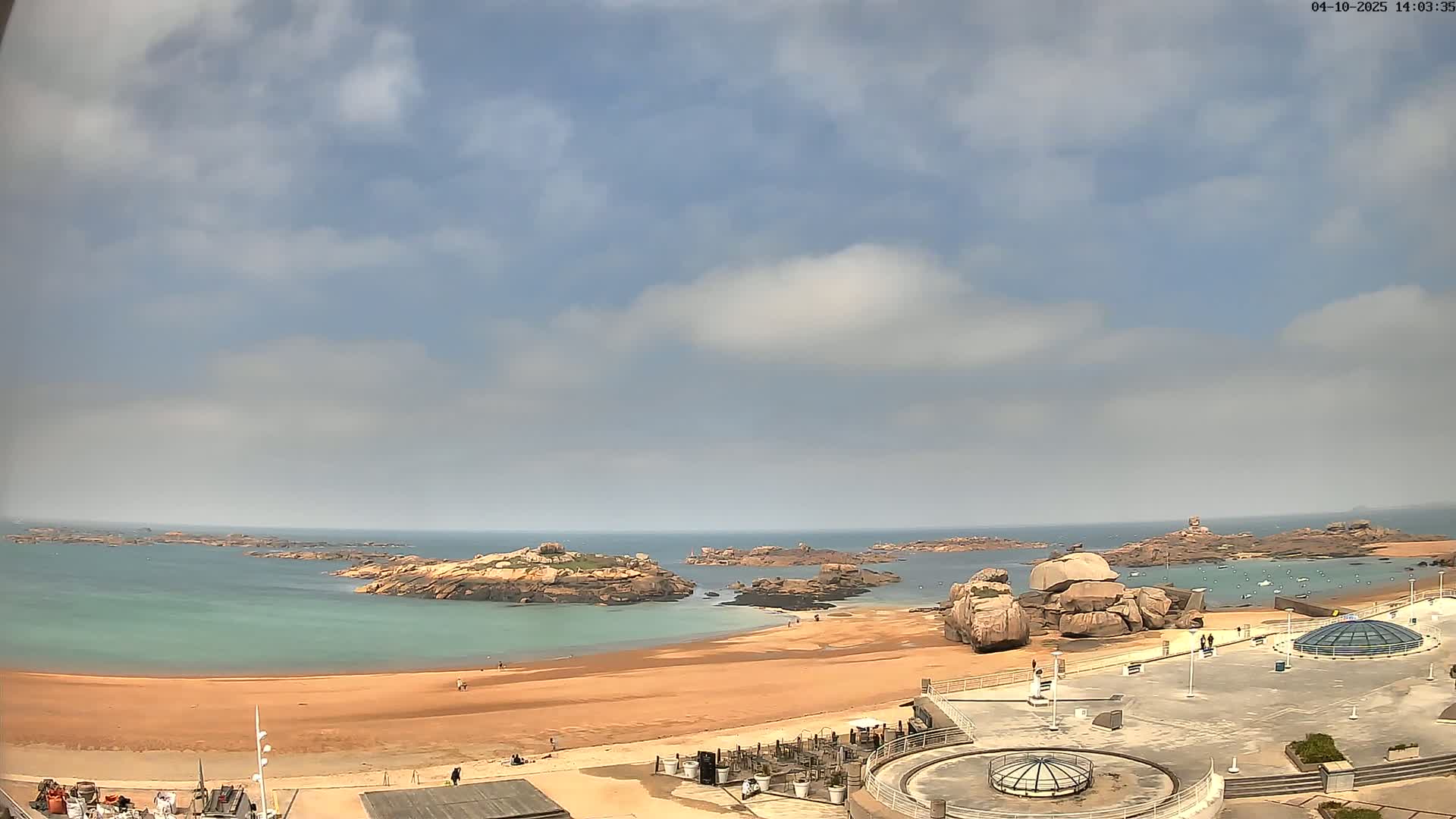Trégastel, Plage du Coz - Pors Beach Live Cam - Lannion, Côtes-d'Armor, Bretagne, France