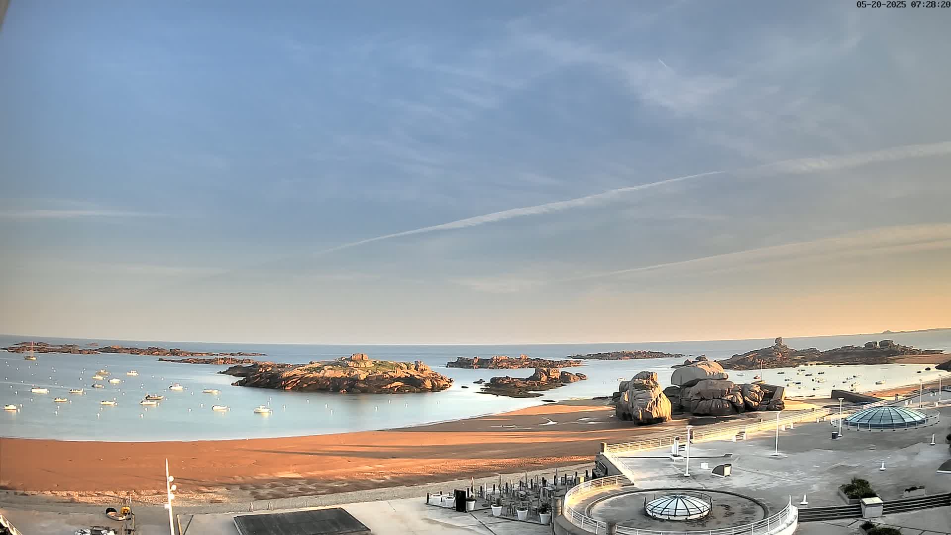 Trégastel, Plage du Coz - Pors Beach Live Cam - Lannion, Côtes-d'Armor, Bretagne, France