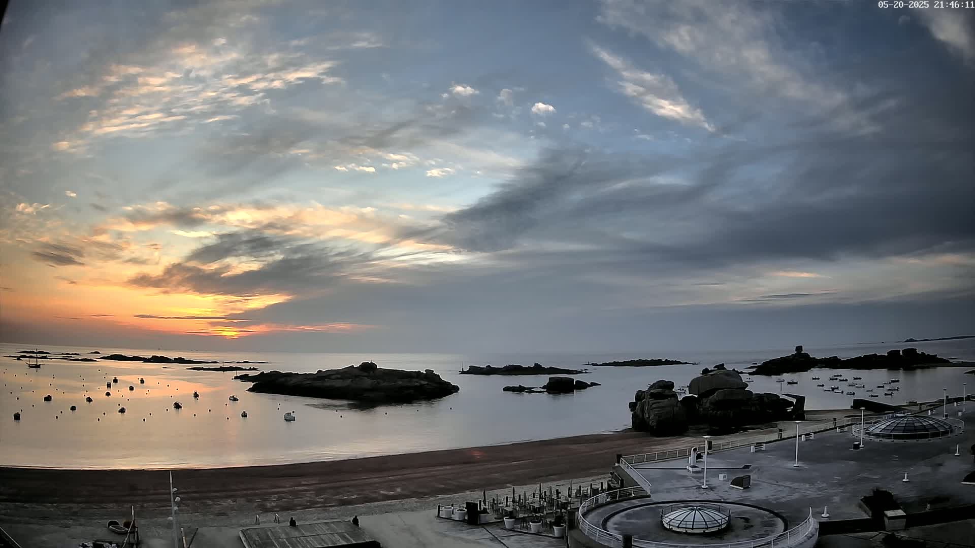 Trégastel, Plage du Coz - Pors Beach Live Cam - Lannion, Côtes-d'Armor, Bretagne, France