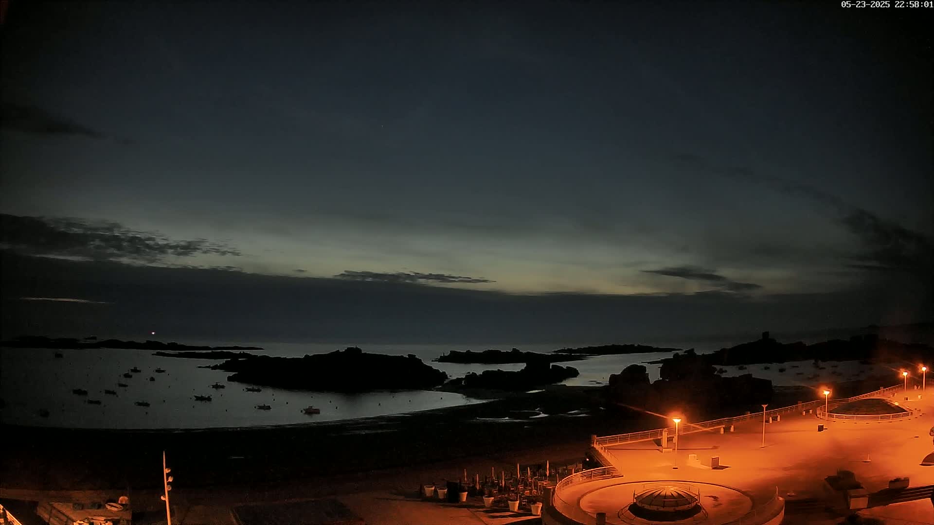 Trégastel, Plage du Coz - Pors Beach Live Cam - Lannion, Côtes-d'Armor, Bretagne, France