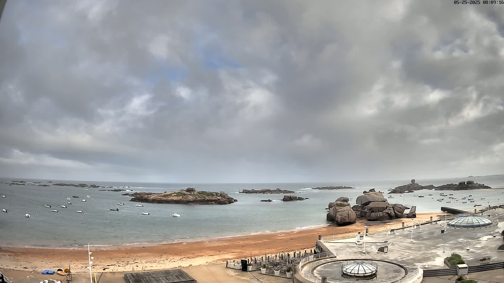 Trégastel, Plage du Coz - Pors Beach Live Cam - Lannion, Côtes-d'Armor, Bretagne, France