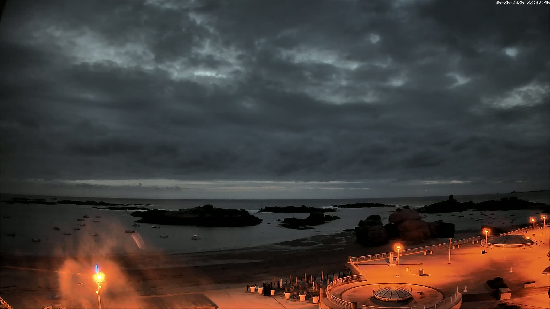 Trégastel, Plage du Coz - Pors Beach Live Cam - Lannion, Côtes-d'Armor, Bretagne, France