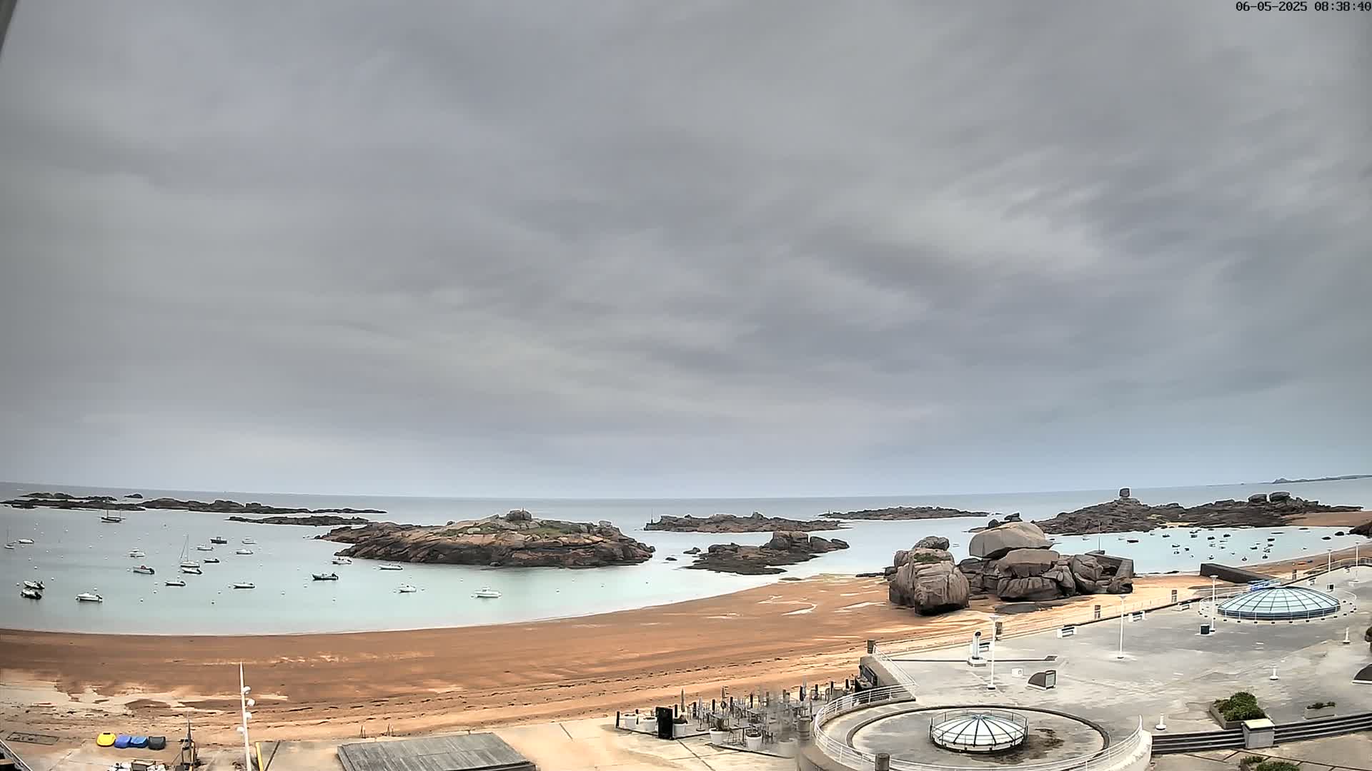 Trégastel, Plage du Coz - Pors Beach Live Cam - Lannion, Côtes-d'Armor, Bretagne, France