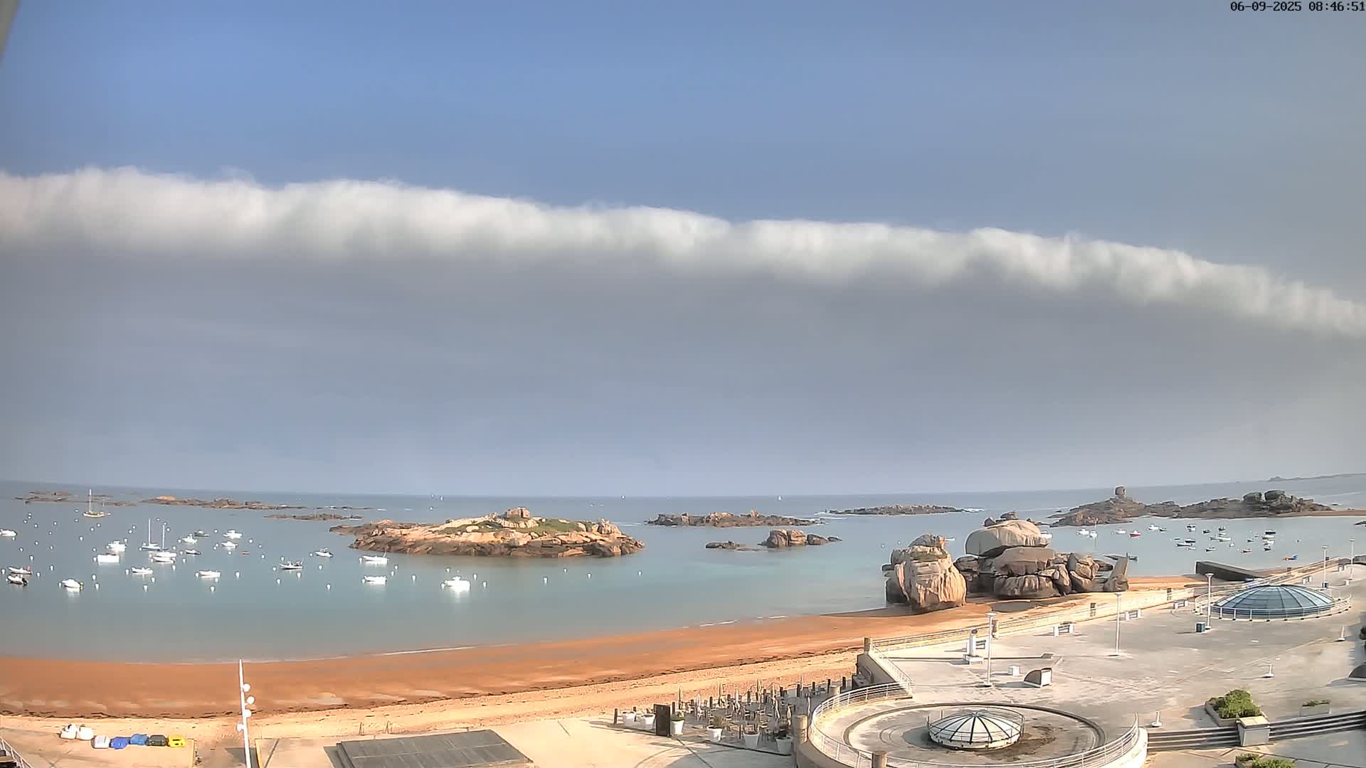 Trégastel, Plage du Coz - Pors Beach Live Cam - Lannion, Côtes-d'Armor, Bretagne, France