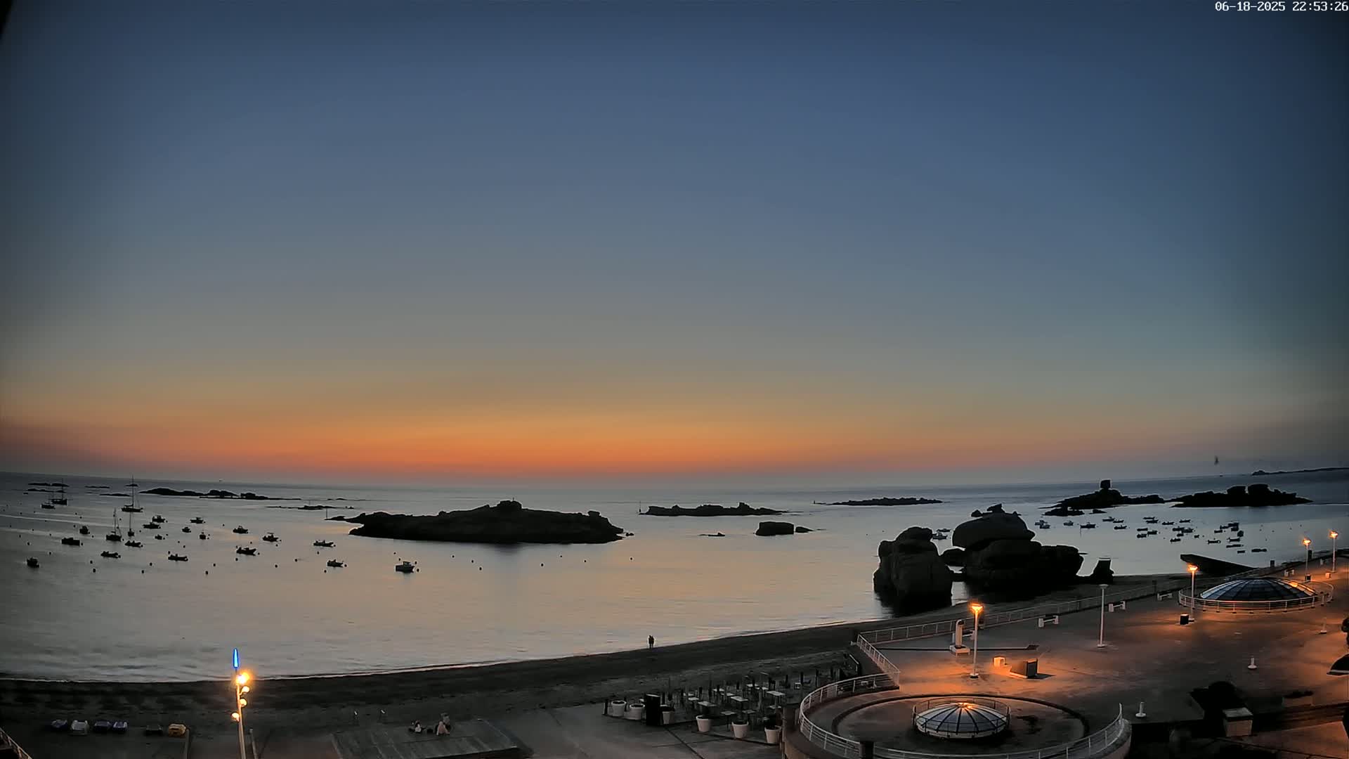 Trégastel, Plage du Coz - Pors Beach Live Cam - Lannion, Côtes-d'Armor, Bretagne, France