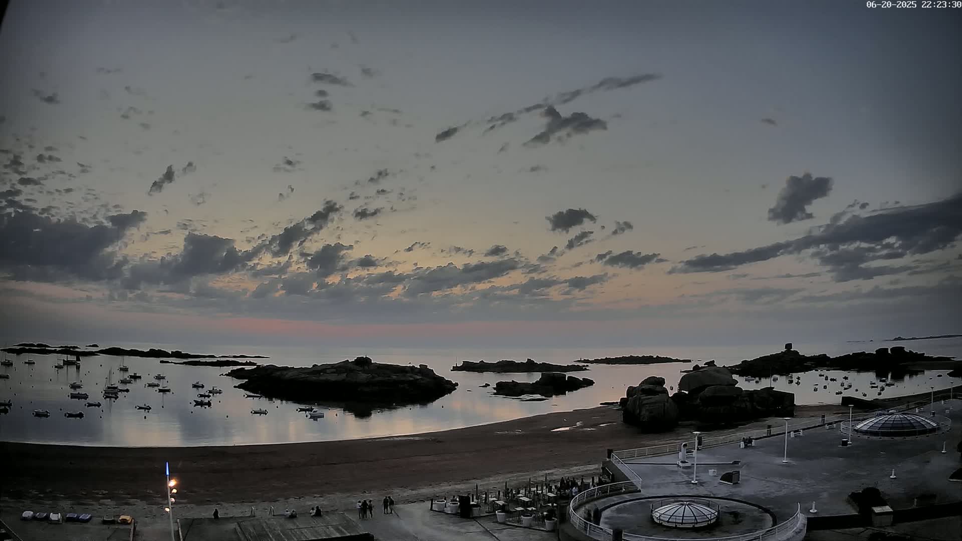 Trégastel, Plage du Coz - Pors Beach Live Cam - Lannion, Côtes-d'Armor, Bretagne, France