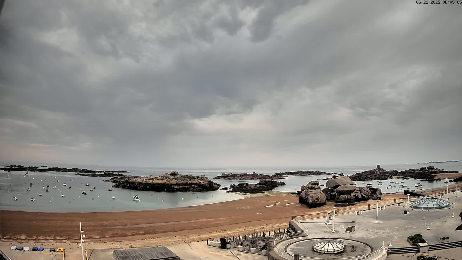 Trégastel, Plage du Coz - Pors Beach Live Cam - Lannion, Côtes-d'Armor, Bretagne, France