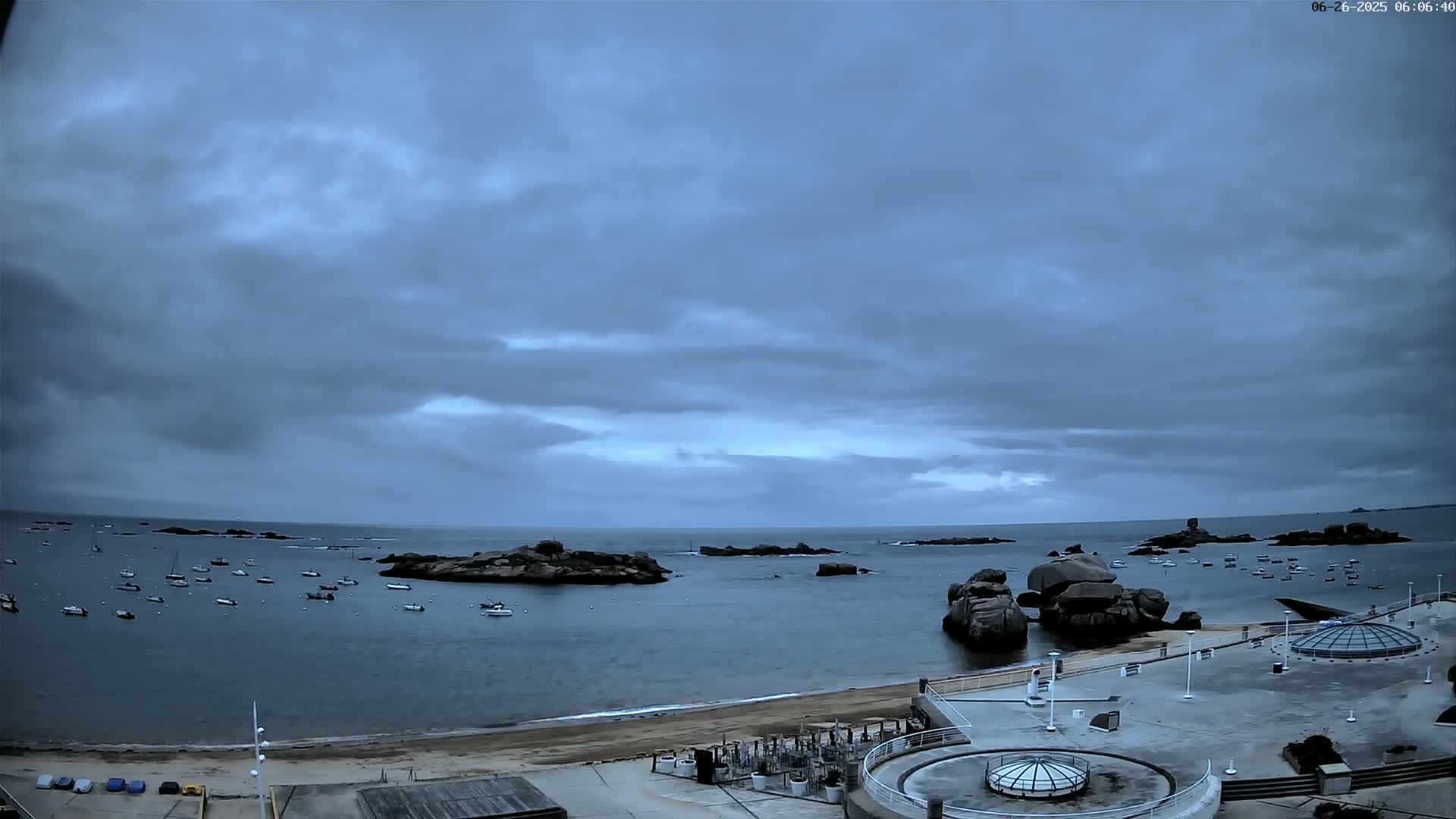 Trégastel, Plage du Coz - Pors Beach Live Cam - Lannion, Côtes-d'Armor, Bretagne, France
