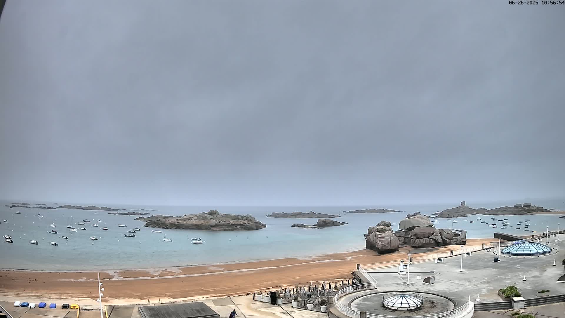 Trégastel, Plage du Coz - Pors Beach Live Cam - Lannion, Côtes-d'Armor, Bretagne, France