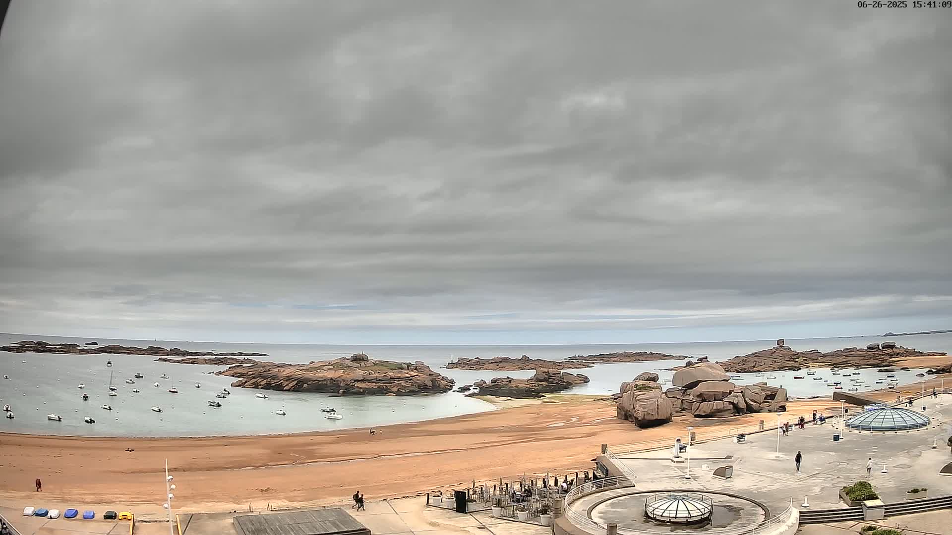 Trégastel, Plage du Coz - Pors Beach Live Cam - Lannion, Côtes-d'Armor, Bretagne, France