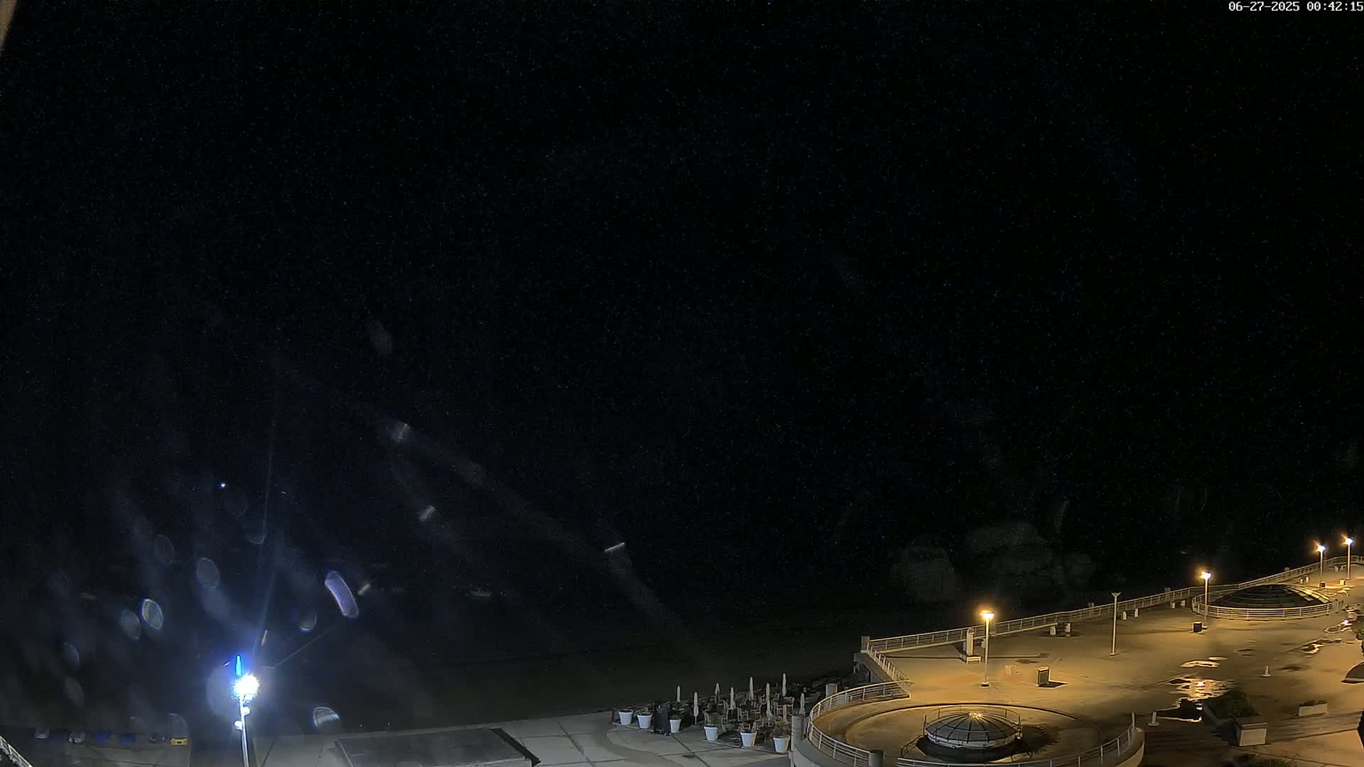 Trégastel, Plage du Coz - Pors Beach Live Cam - Lannion, Côtes-d'Armor, Bretagne, France