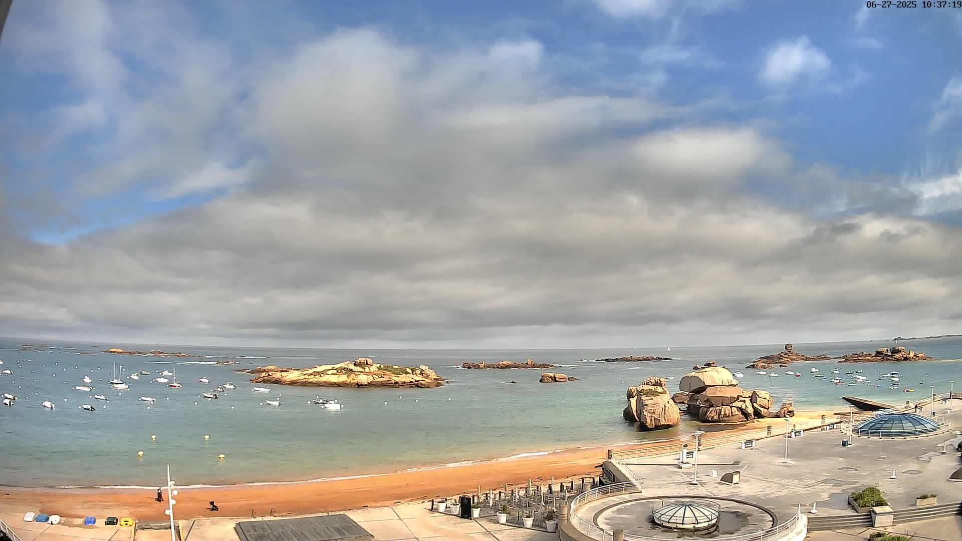 Trégastel, Plage du Coz - Pors Beach Live Cam - Lannion, Côtes-d'Armor, Bretagne, France