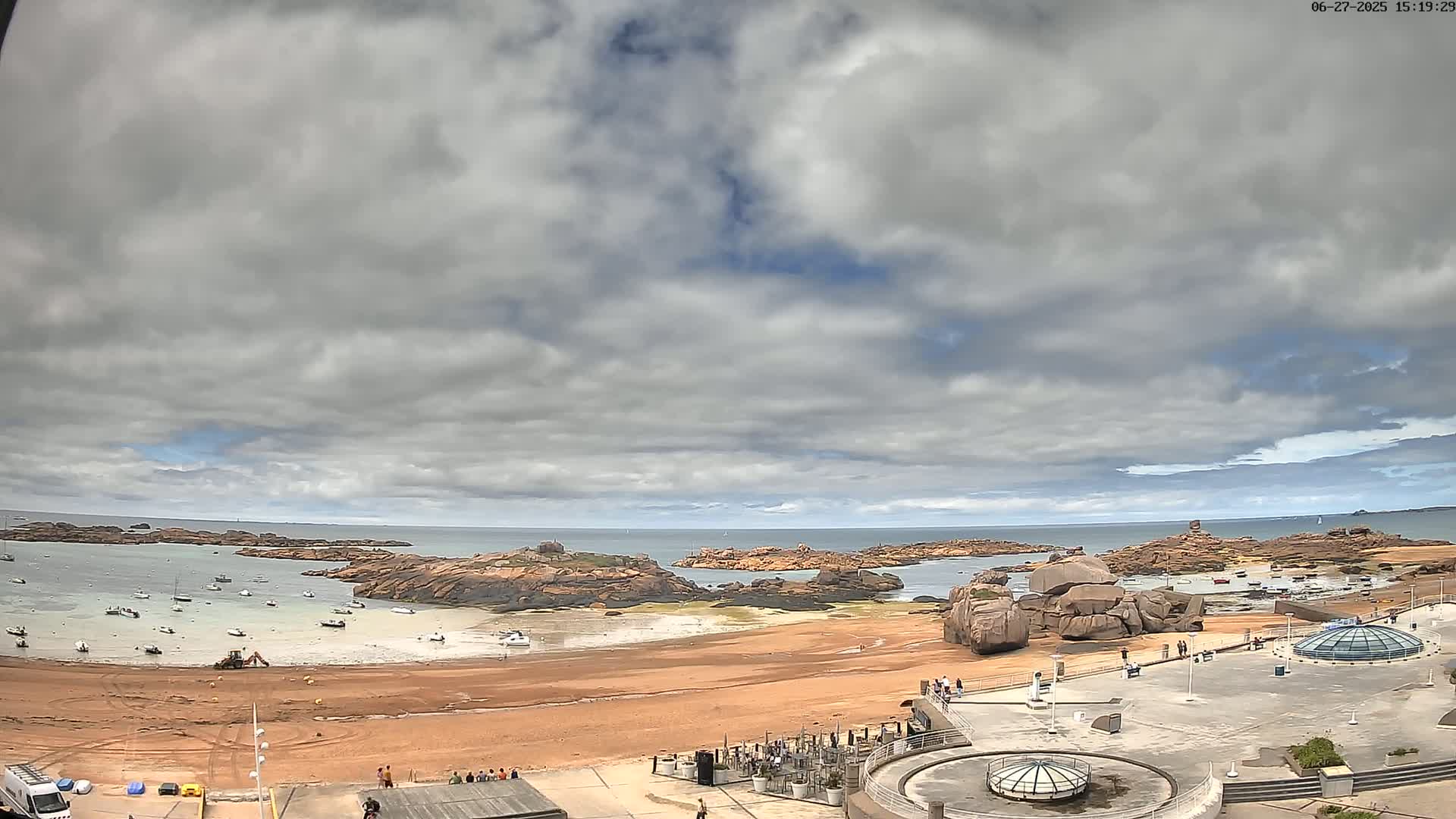 Trégastel, Plage du Coz - Pors Beach Live Cam - Lannion, Côtes-d'Armor, Bretagne, France