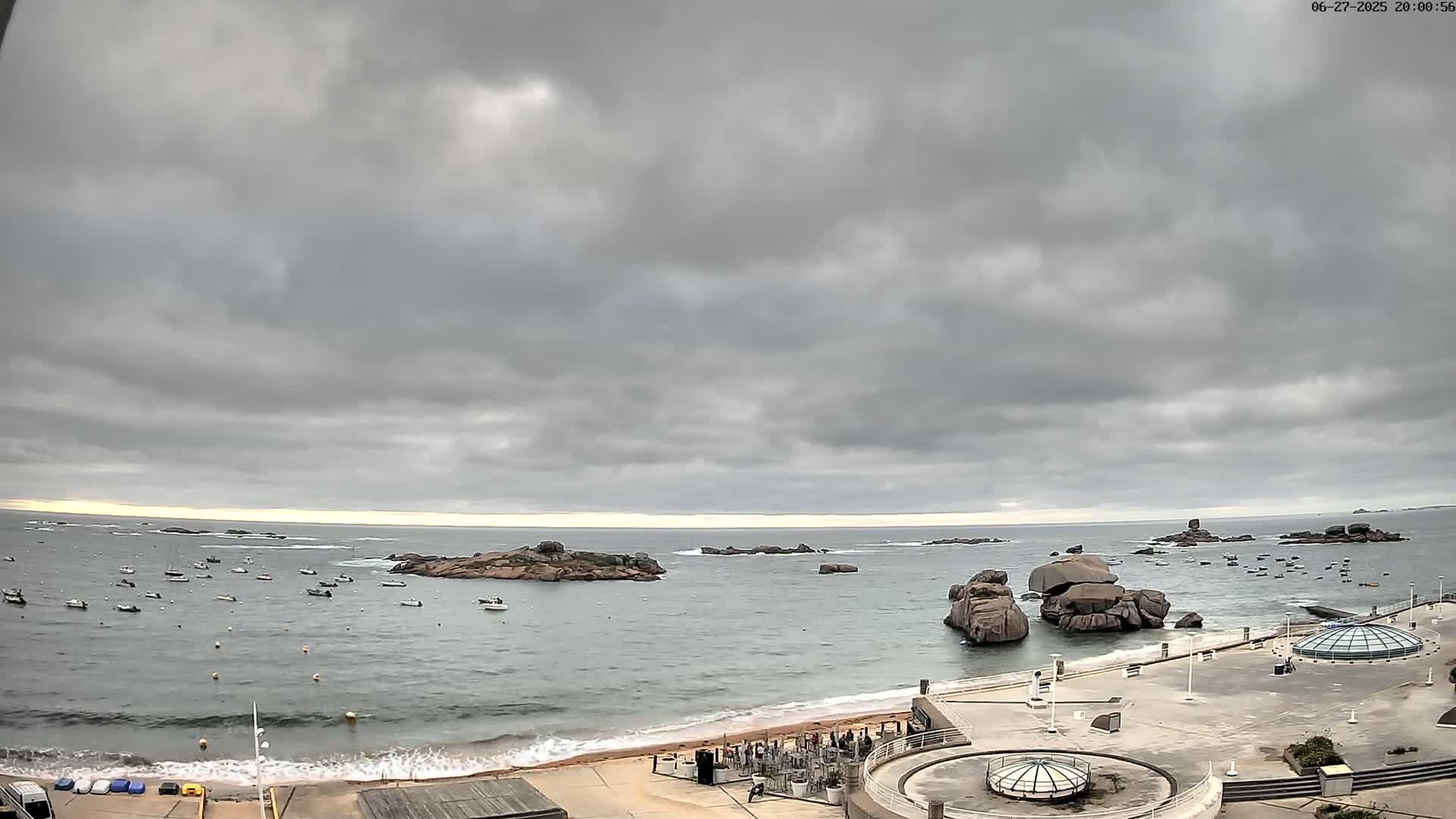 Trégastel, Plage du Coz - Pors Beach Live Cam - Lannion, Côtes-d'Armor, Bretagne, France