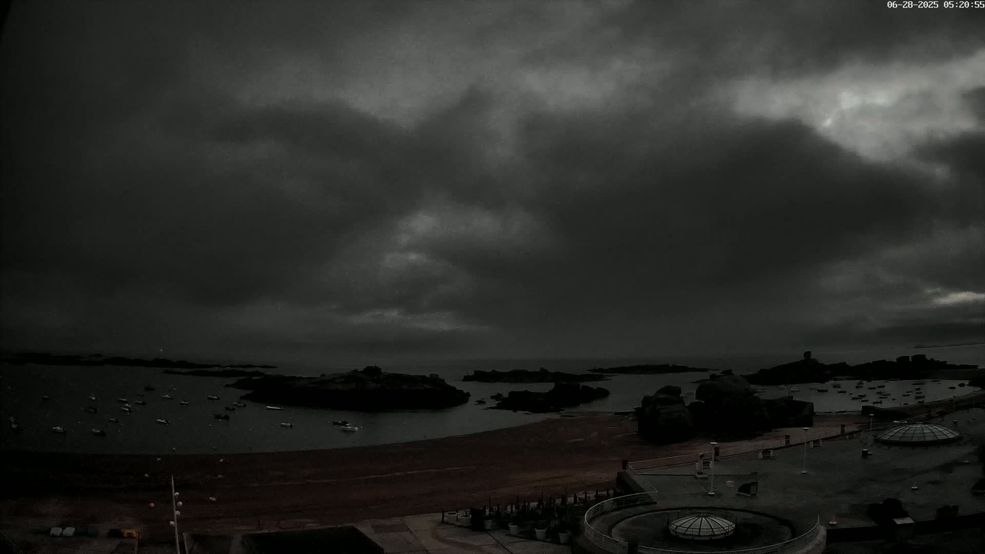 Trégastel, Plage du Coz - Pors Beach Live Cam - Lannion, Côtes-d'Armor, Bretagne, France