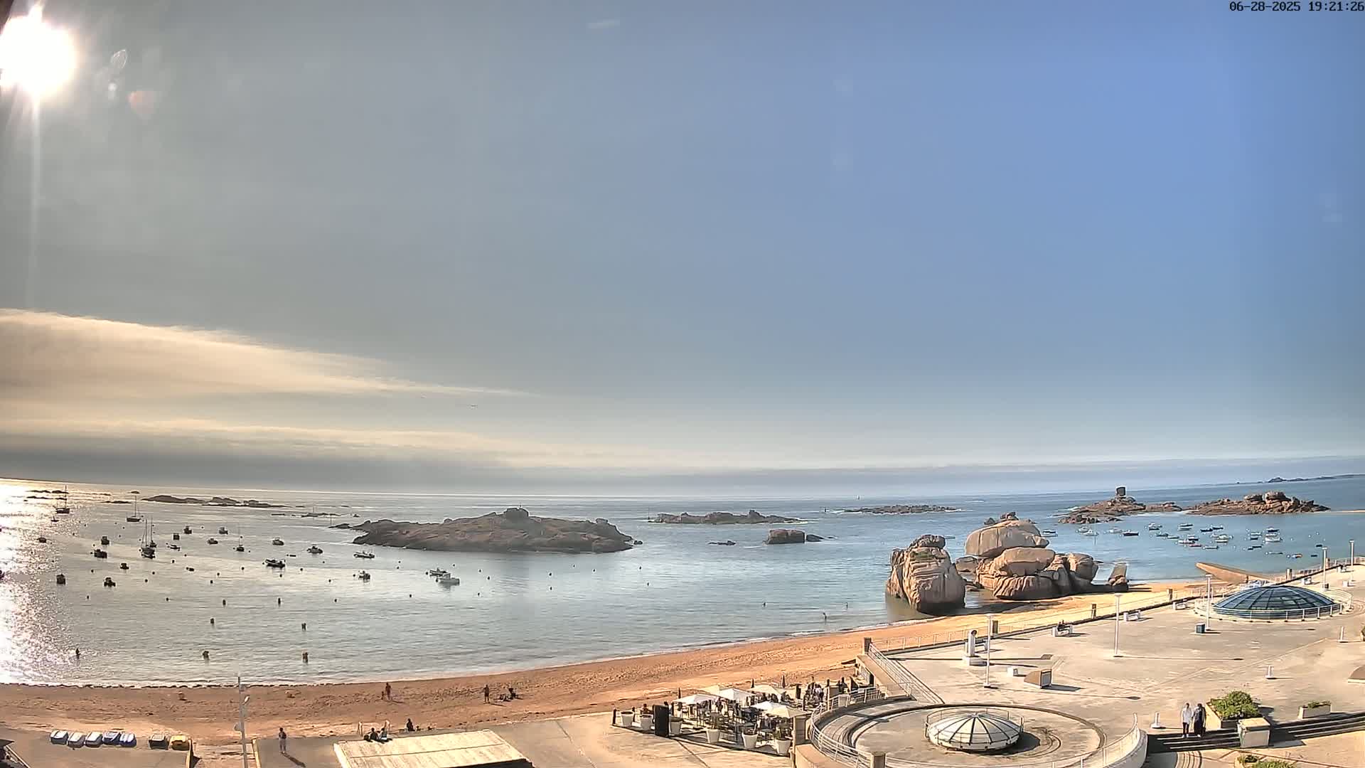 Trégastel, Plage du Coz - Pors Beach Live Cam - Lannion, Côtes-d'Armor, Bretagne, France