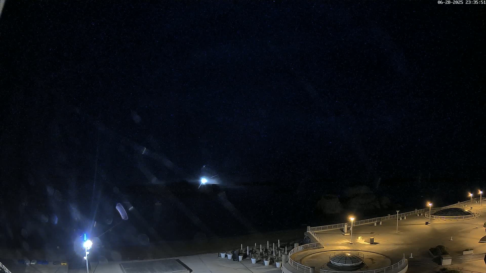 Trégastel, Plage du Coz - Pors Beach Live Cam - Lannion, Côtes-d'Armor, Bretagne, France