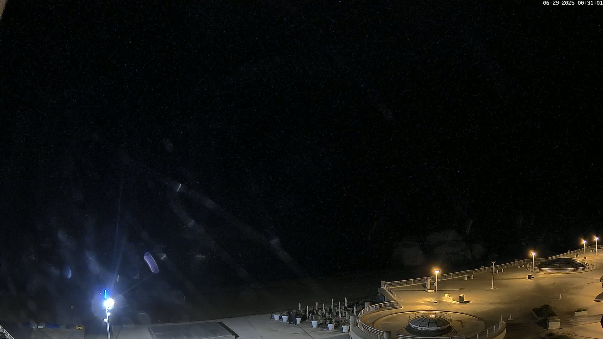 Trégastel, Plage du Coz - Pors Beach Live Cam - Lannion, Côtes-d'Armor, Bretagne, France