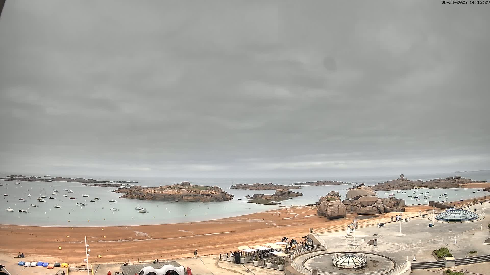 Trégastel, Plage du Coz - Pors Beach Live Cam - Lannion, Côtes-d'Armor, Bretagne, France