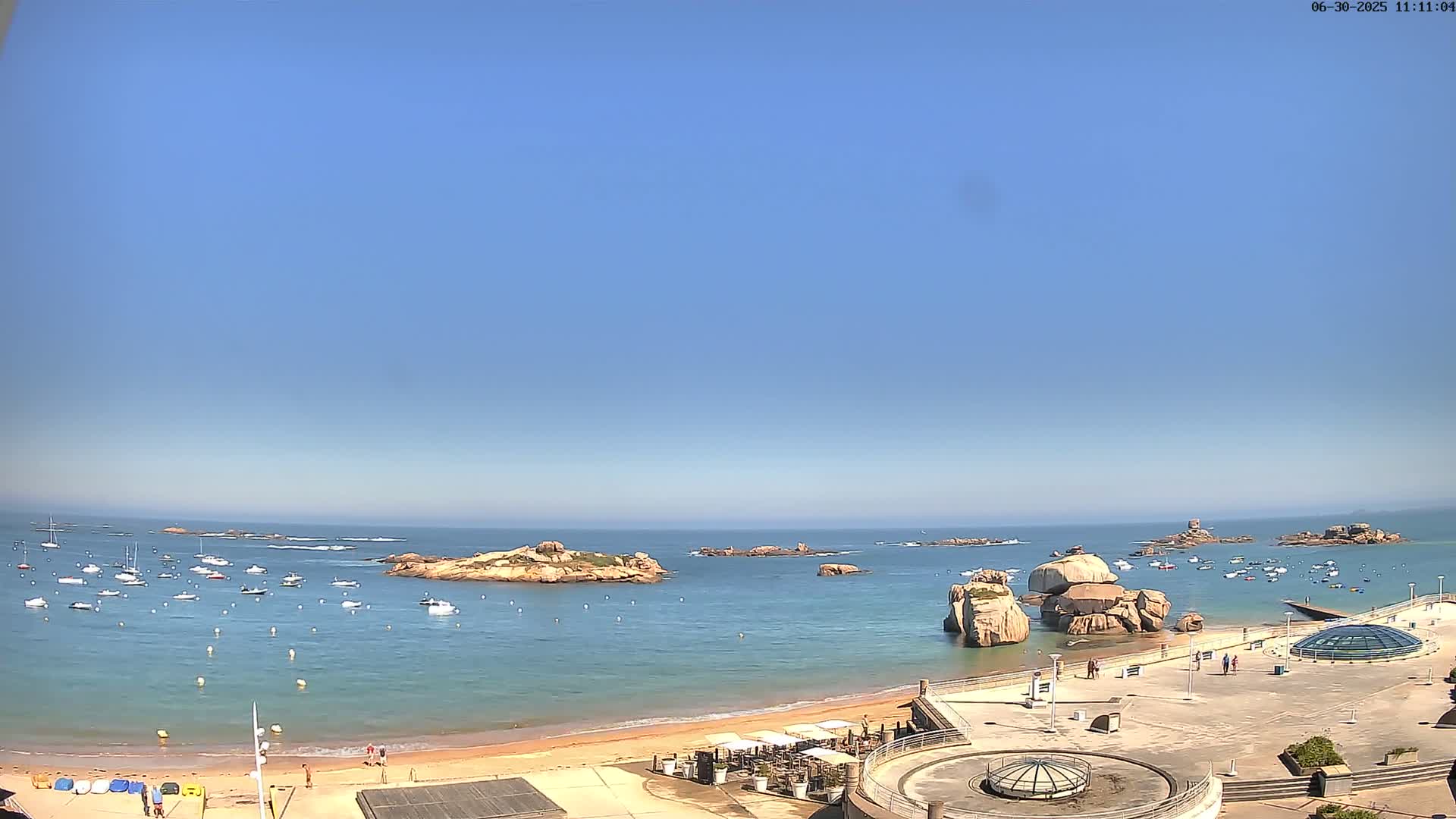Trégastel, Plage du Coz - Pors Beach Live Cam - Lannion, Côtes-d'Armor, Bretagne, France